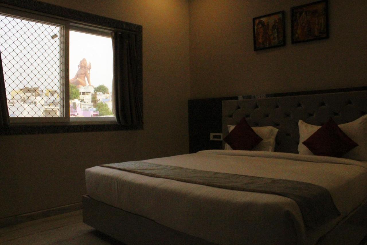Hotel Shri Anand Dham, Nathdwara - 125 Meters Away From The Temple Exterior foto