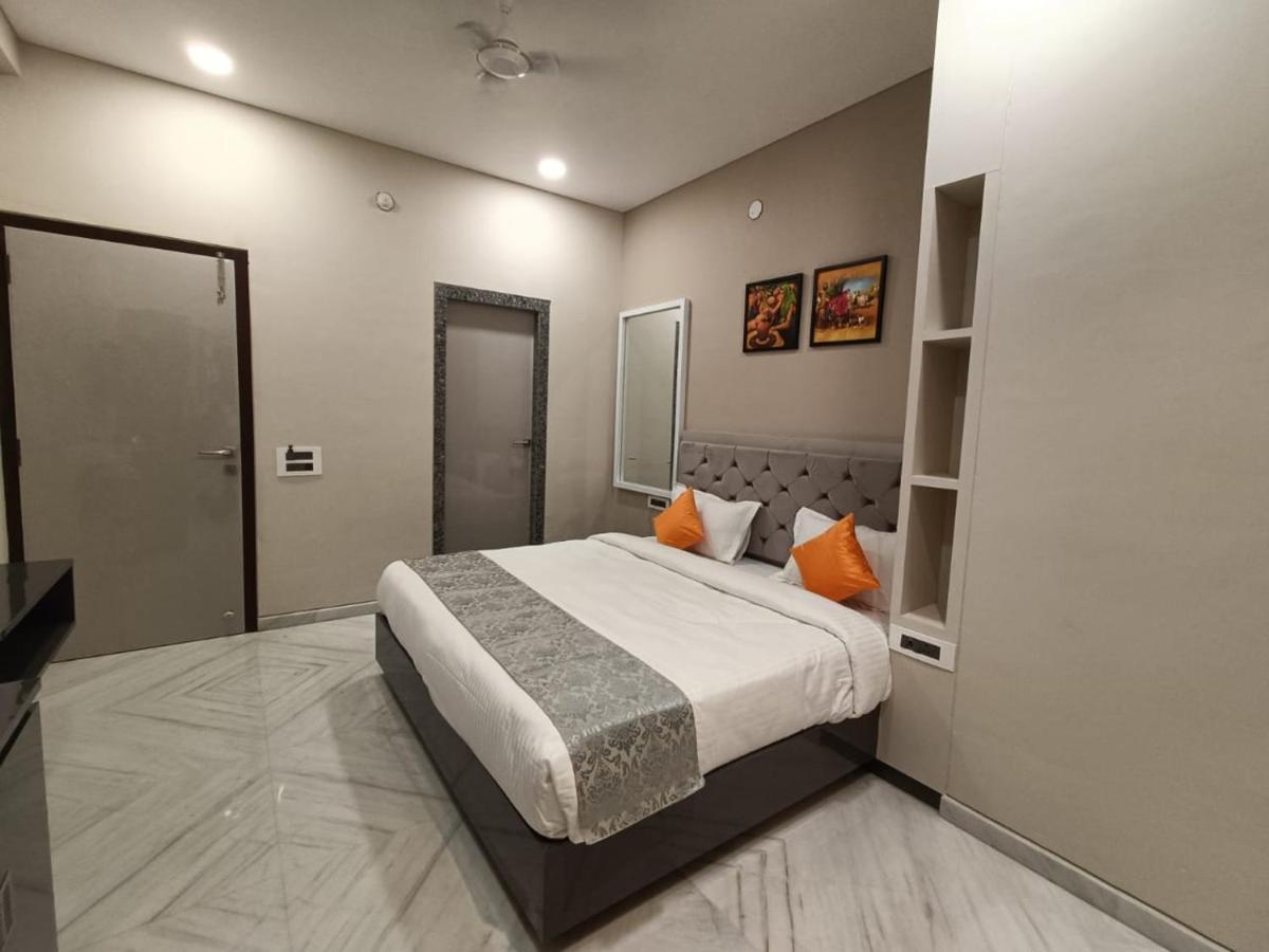 Hotel Shri Anand Dham, Nathdwara - 125 Meters Away From The Temple Exterior foto